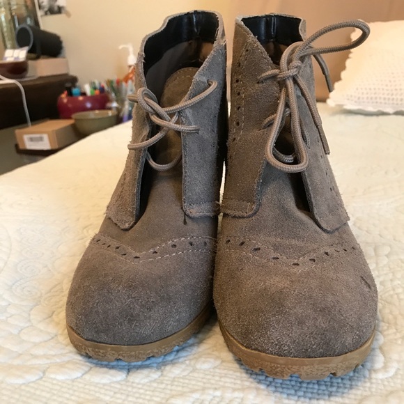 Mia gray felt wedges. Tan rubber sole. Size 9 - Picture 4 of 6